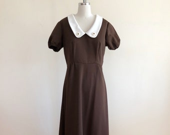 Brown Maxi-Dress with Oversized White Floral Embroidered Collar - 1970s