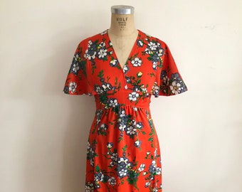 Feloranje Maxi-jurk met bloemenprint met Empire-taille en fluttermouwen - jaren 1970