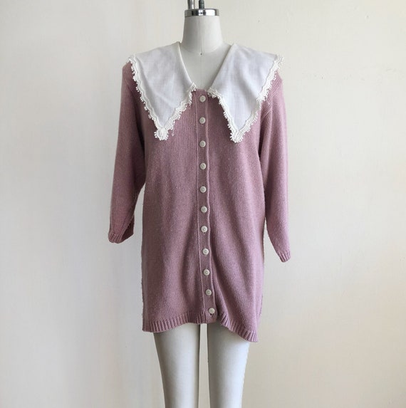 Oversized Mauve Sweater with Oversized White Colla