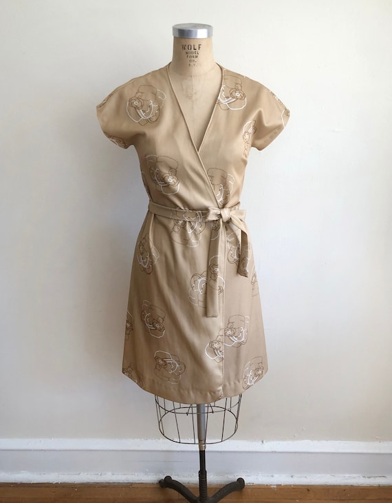 Tan Art Deco Lady Print Wrap Dress - 1970s