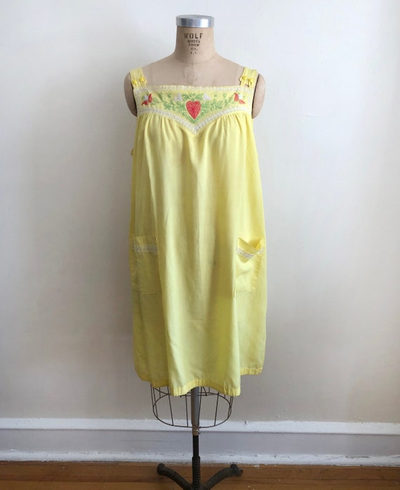 Embroidered Bright Yellow Floral Nightgown - 1970s