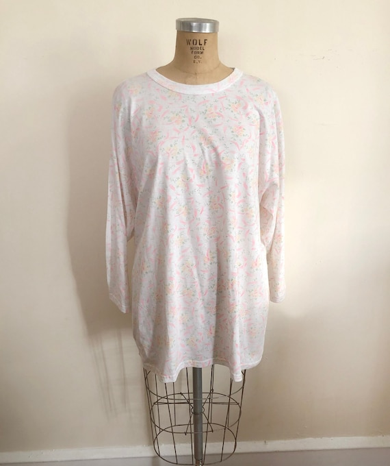 Oversized T-Shirt with Hearts and Roses Print - 19