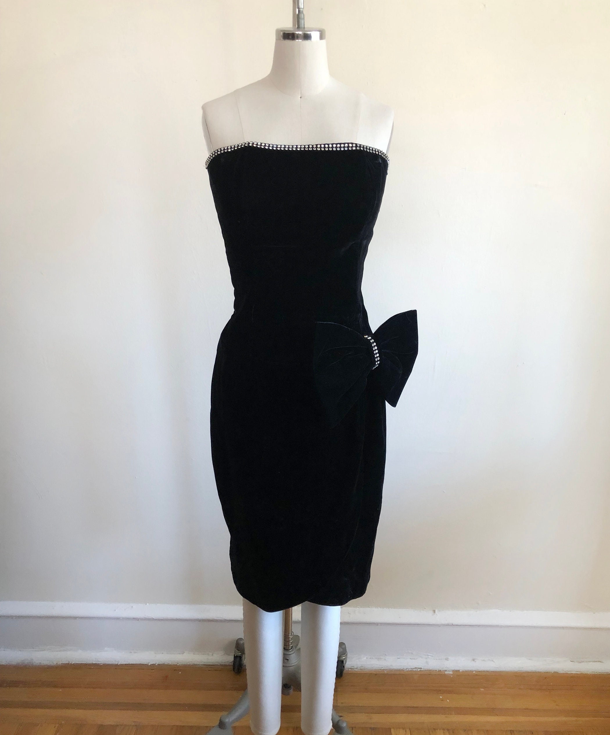 Black Velvet Dress, 80s Bombshell Sweetheart Strapless Pin up