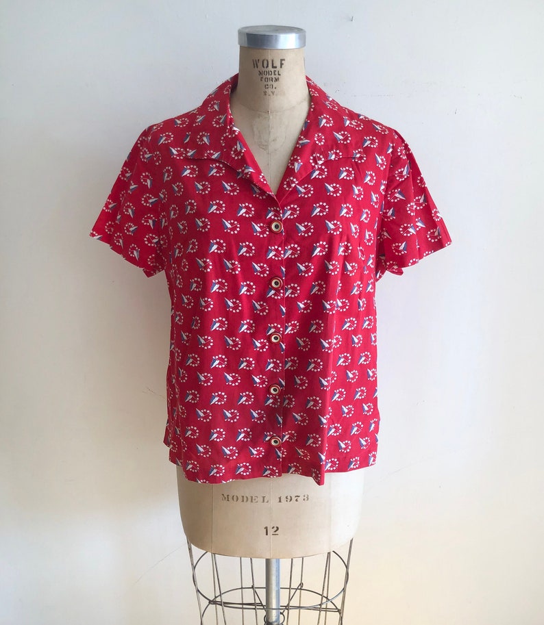 Red Flag Print Shirt 1940s image 1