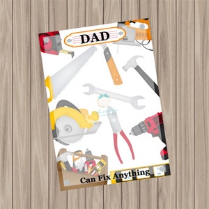 Puede incluir: Una tarjeta blanca con la palabra "DAD" en una pancarta marrón con borde rojo. La tarjeta está decorada con varias herramientas, incluyendo una sierra, un martillo, una llave inglesa, un taladro, alicates, una cinta métrica y una sierra circular. El texto "Can Fix Anything" está en la parte inferior de la tarjeta.