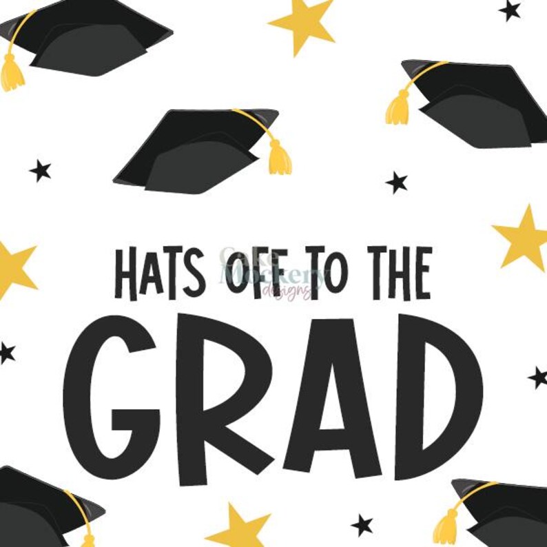 Pode incluir: Um fundo branco com texto preto que diz "Hats Off To The Grad". A imagem apresenta chap&eacute;us de formatura pretos com borlas amarelas, juntamente com estrelas amarelas e acentos de estrelas pretas.