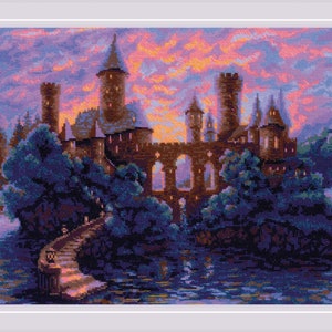 Puede incluir: Una pintura de un gran castillo de piedra con torres y un puente sobre una masa de agua. El castillo está rodeado de árboles y el cielo es de un naranja y un morado vibrantes.