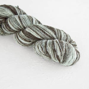 Lana artistica, lana artistica peso pizzo colori marrone-grigio-bianco, lana artistica rigata. Aade Long - Agnello
