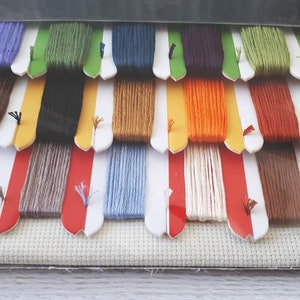Merejka Kreuzstich-Set „Rowan“ – Komplett Mit Stoff, Garn, Nadel & Anleitung, Motiv 27x37 Cm