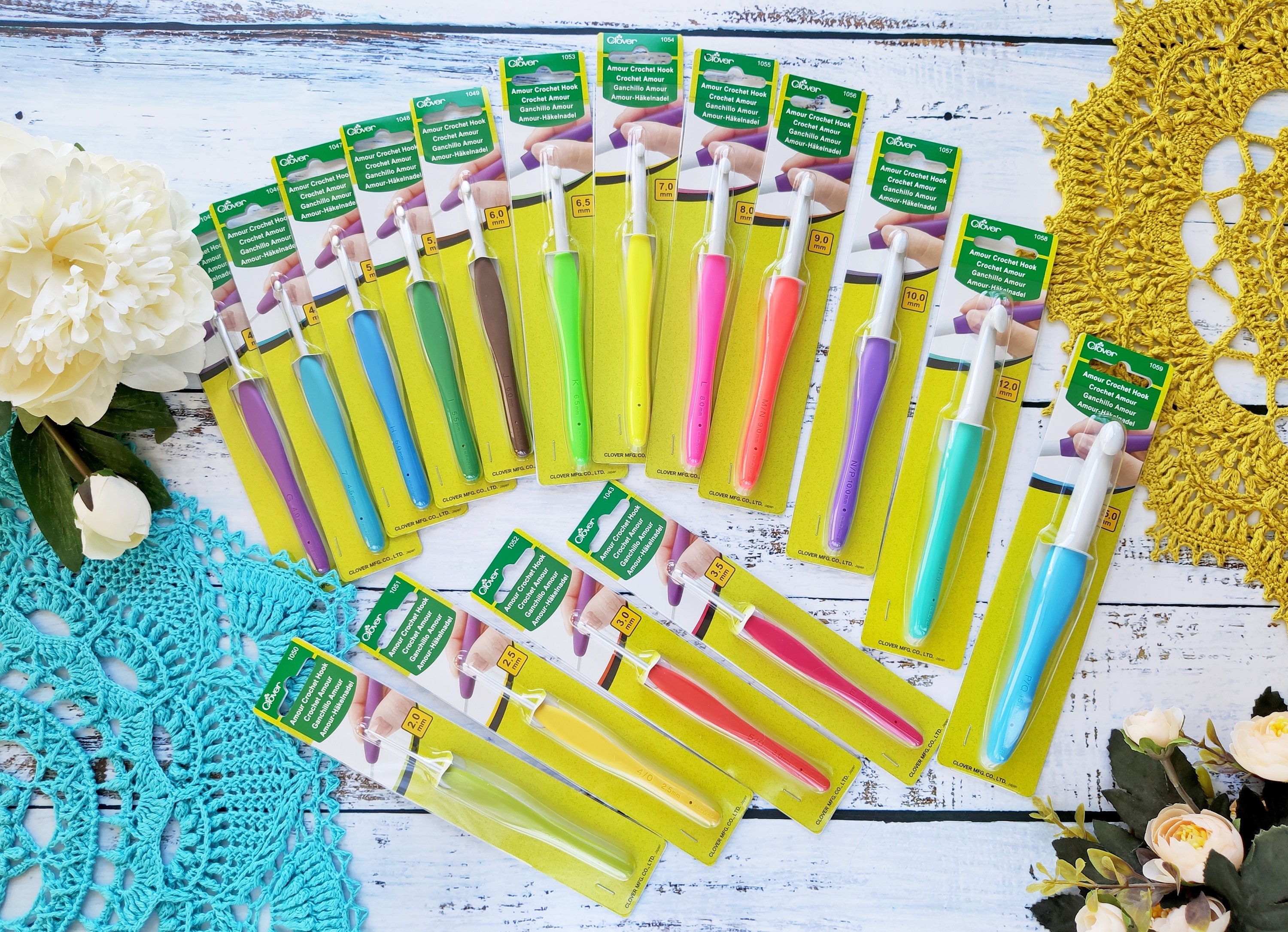 CLOVER AMOUR Crochet Hooks, 2-15mm, Various Sizes, Bright Colours 