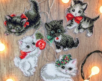Christmas ornaments kit - counted cross stitch kit on plastic canvas Letistitch 987 - Set of 5 designs with cute kittens