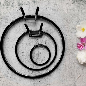 Nurge Spring metal/plastic hoop for cross stitch and embroidery in black color