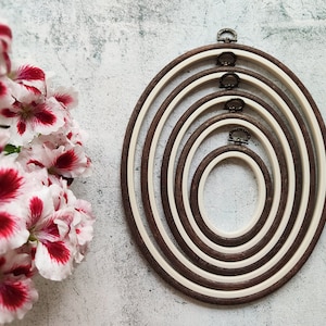 Nurge  Screwless flexible oval Embroidery Hoop