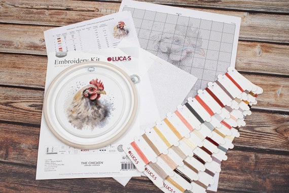 Luca-S Kreuzstich-Set „Hühnerstall Chef“ – Fertige Größe 40x40 Cm, Inkl. Stoff, Garn, Nadel & Anleitung