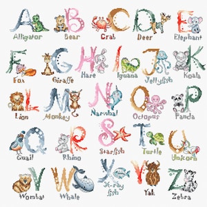Puede incluir: Un gráfico de alfabeto colorido con ilustraciones de animales para cada letra. Las letras son estilizadas y los animales son de estilo de dibujos animados. Los animales incluyen un caimán, un oso, un cangrejo, un ciervo, un elefante, un zorro, una jirafa, una liebre, una iguana, una medusa, un koala, un león, un mono, un narval, un pulpo, un panda, una codorniz, un rinoceronte, una estrella de mar, una tortuga, un unicornio, un wombat, una ballena, un pez de rayos X, un yak y una cebra.