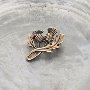 Schottische Distelbrosche aus Bronze – Kleine Brosche mit Distel – Schottland Schmuck – 1 Stück