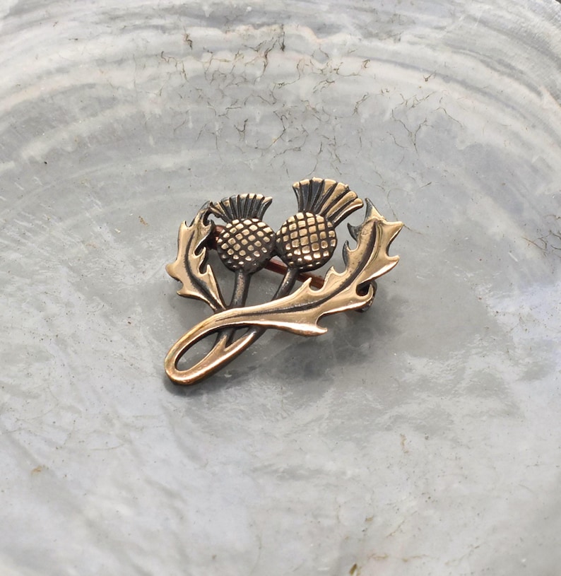 Schottische Distelbrosche aus Bronze – Kleine Brosche mit Distel – Schottland Schmuck – 1 Stück
