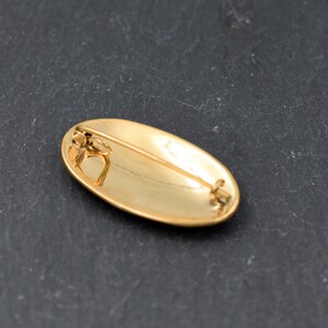 Rückseite der Kleine Wikinger Brosche im Jelling-Stil aus Bronze – Wikinger Fibel – Gewandfibel für Tunika Kleid – Reenactment Schmuck