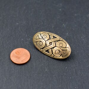 Kleine Wikinger Brosche im Jelling-Stil aus Bronze – Wikinger Fibel – Gewandfibel für Tunika Kleid – Reenactment Schmuck