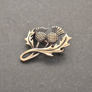 Schottische Distelbrosche aus Bronze – Kleine Brosche mit Distel – Schottland Schmuck – 1 Stück