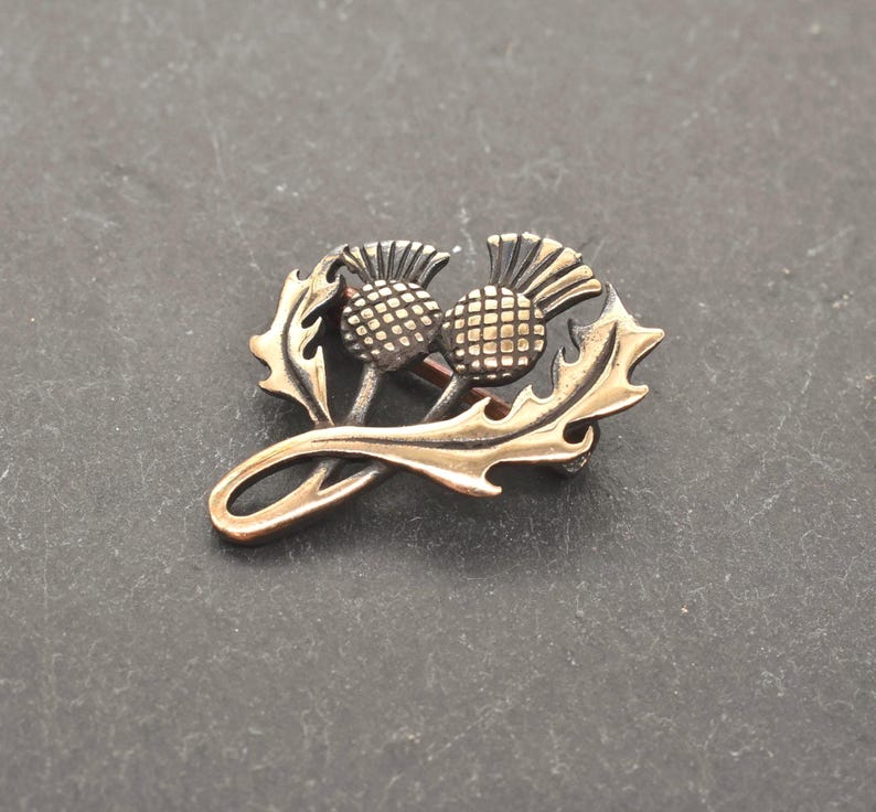 Schottische Distelbrosche aus Bronze – Kleine Brosche mit Distel – Schottland Schmuck – 1 Stück
