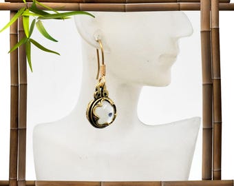 Pendientes de inspiración vikinga hechos a mano con cuentas de vidrio en bronce o plata: diseño histórico con elegancia moderna.