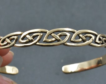 Keltischer Bronze Armreif mit typischen Flechtmuster von BELANAS SCHATZKISTE, Bronze Armband mit keltischem Knoten Muster