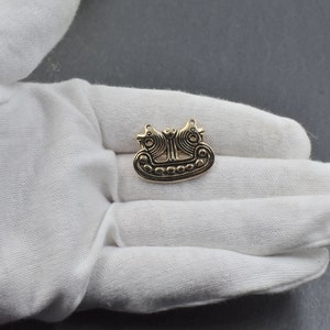 Kleine Wikinger Brosche als Schiff aus Dänemark 2,5 x 2 cm, Drachenboot Fibel, Wikingerschiff Replika