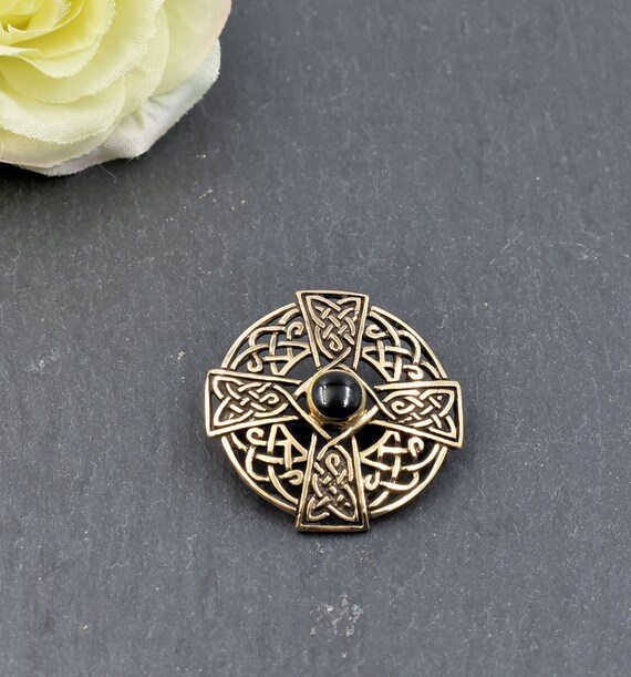Brooch the shop subject etsy