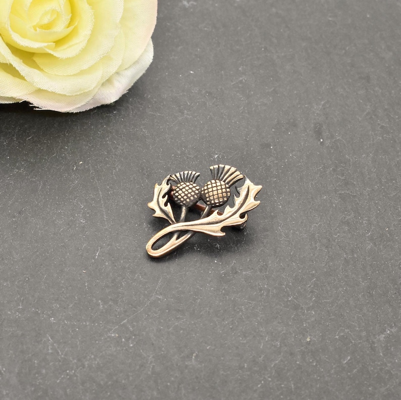 Schottische Distelbrosche aus Bronze – Kleine Brosche mit Distel – Schottland Schmuck – 1 Stück