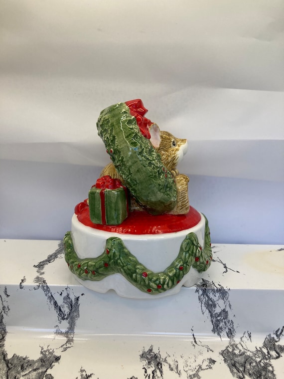 Christmas Mouse With Wreath Ceramic San Francisco Music Box 1990