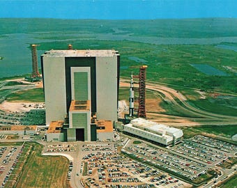 John F. Kennedy Space Center, Florida Postcard Apollo/Saturn V Bldg. 1974
