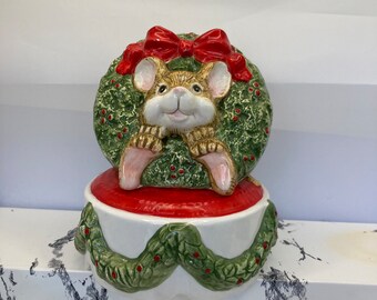 Christmas Mouse With Wreath Ceramic San Francisco Music Box 1990