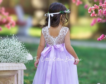 Abito da ragazza di fiori viola lilla, abito da ragazza di fiori boho, abito da ragazza di fiori di pizzo rustico, abito da sposa boho, abito da ragazza di fiori di lavanda