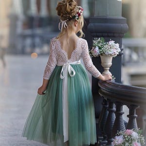 Vestido de niña de las flores de encaje color marfil con mangas largas y falda de tul, estilo rústico bohemio para bodas. imagen 8