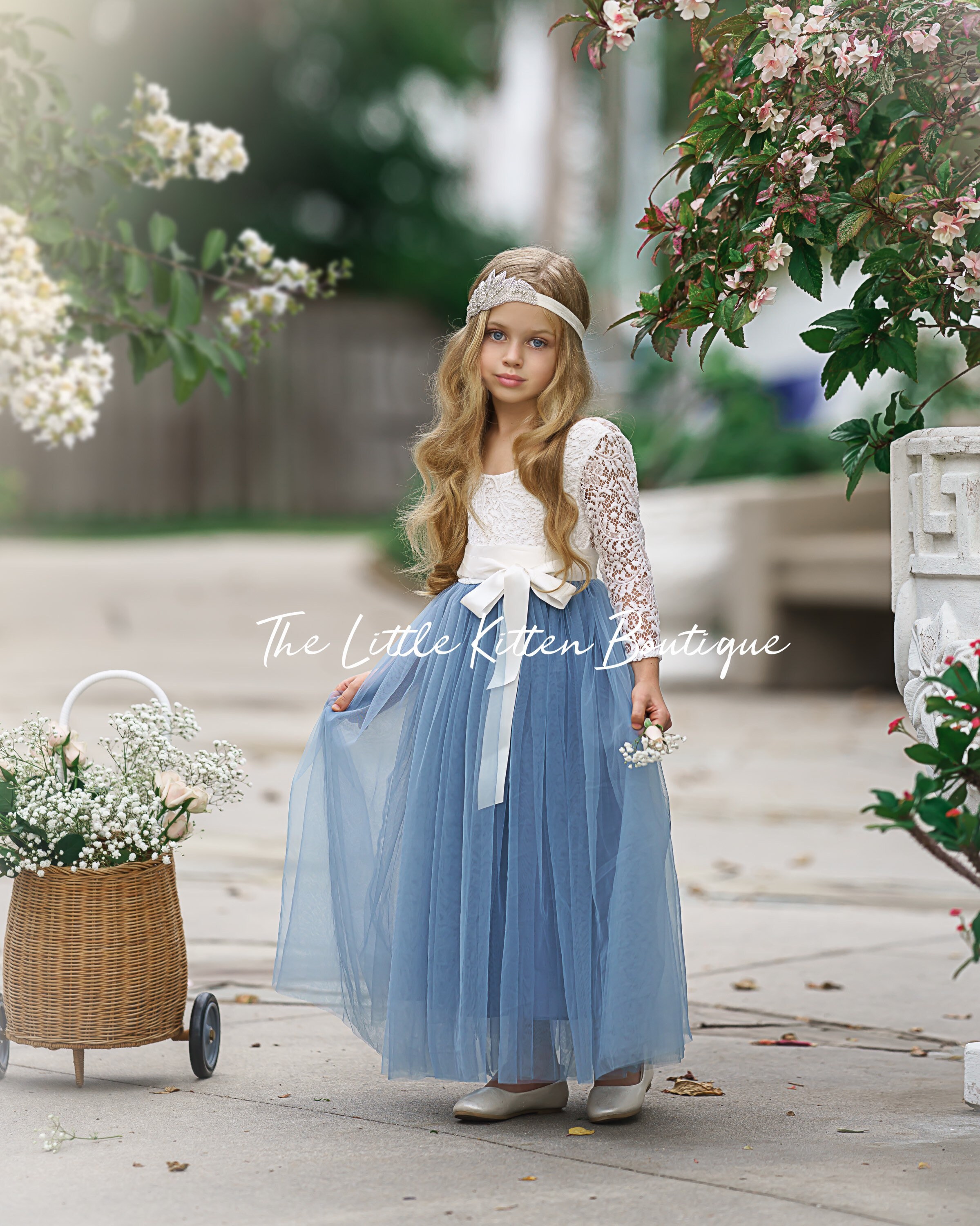 Lace and tulle flower girl dress with full skirt discount