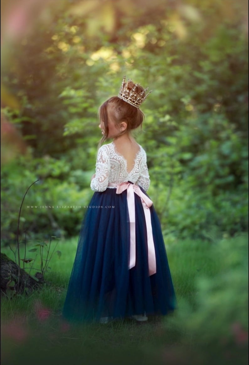 Vestido de niña de las flores de encaje color marfil con mangas largas y falda de tul, estilo rústico bohemio para bodas. imagen 6