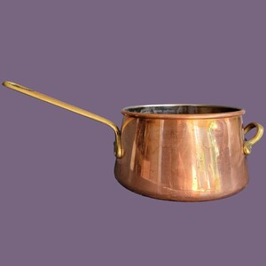 Panela francesa vintage de cobre dos anos 80 com alças de latão.