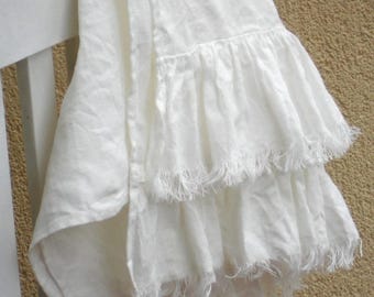 Toalla de lino con volantes para invitados: Toalla de manos de lino blanco marfil en estilo shabby chic