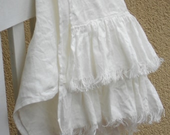 Gegolfde linnen handdoek, natuurlijke witte gerafelde badkamerhanddoek in shabby-chique Franse cottage vintage stijl