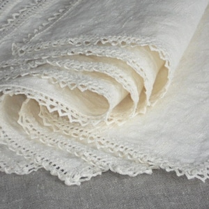 Tovagliette in lino avorio, set di 2 tovaglioli rustici in tessuto di lino con bordo in pizzo in stile vintage shabby chic, tovaglietta riutilizzabile senza carta