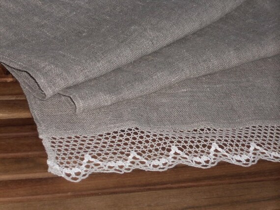 runner in lino e pizzo