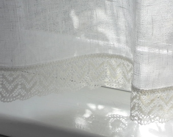 Rideau de cuisine en lin blanc : bordure en dentelle rustique, shabby chic français