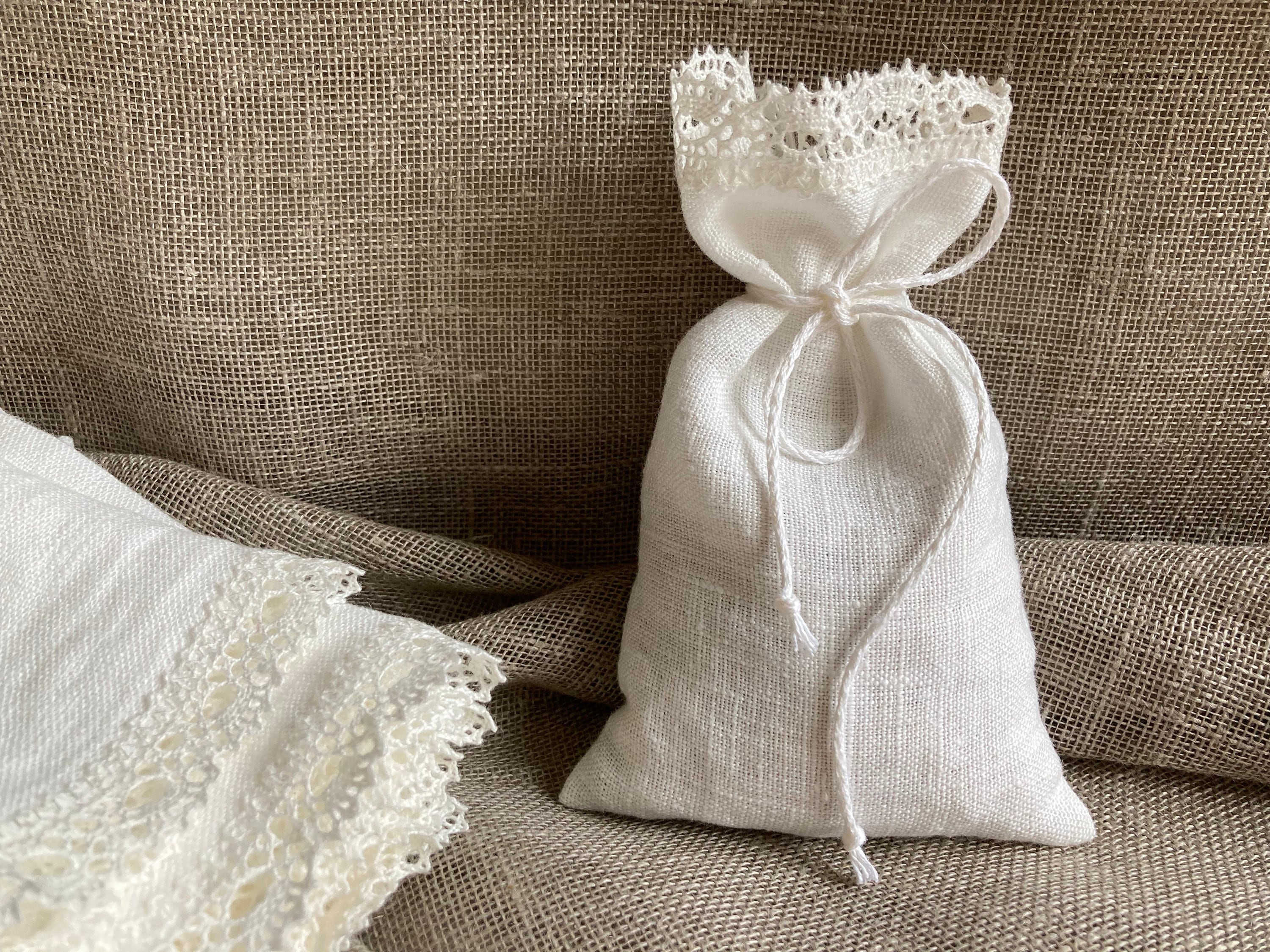Favor sachets with crochet lace, natural linen favor bags, set of 10 undyed beigy or white ivory custom made pure flax gift bags