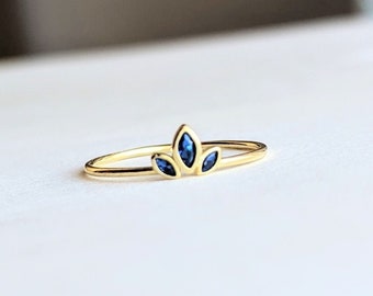 Blue Sapphire Ring, Flower Crown Ring, Gold Crown Ring, Gold Dainty Ring, Blue Gemstone Ring, Christmas Present for Mother, Holiday Present