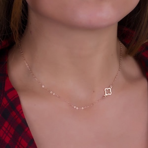 Klee Halskette / Rose Gold Filled Halskette / winzige Klee Halskette / Asymmetrische Halskette / Roségold filled Halskette / Hochzeitsschmuck |