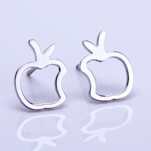 Pendientes de manzana / Pendientes de botón de plata / Joyas de Blancanieves / Manzana de plata / Pendiente de botón de plata diminuto / Pendientes de botón pequeños / Joyas de manzana / Metis