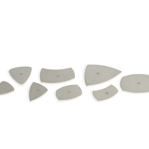 8 cabochon disks, with 2.5mm thread