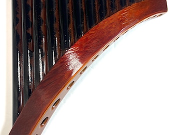 Flauta de Pã de 15 Tubos em Bambu Escuro, Afinada em Sol Maior, Originária do Peru, com Estojo Incluso, Instrumento Artesanal Novo