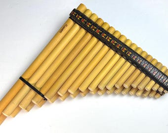 Flauta de Pã Cromática Andina de Bambu com 37 Tubos - Flauta de Pã Afinada de Bambu, Flauta de Pã Artesanal do Peru. Estojo incluído.